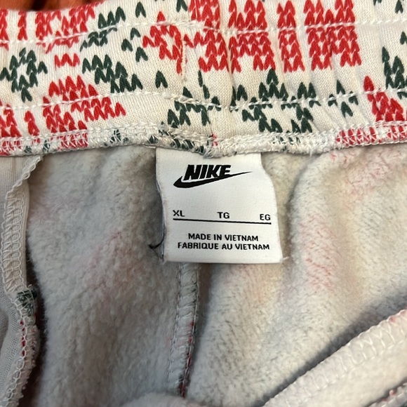 Nike Sweats Christmas! - Picture 4 of 6